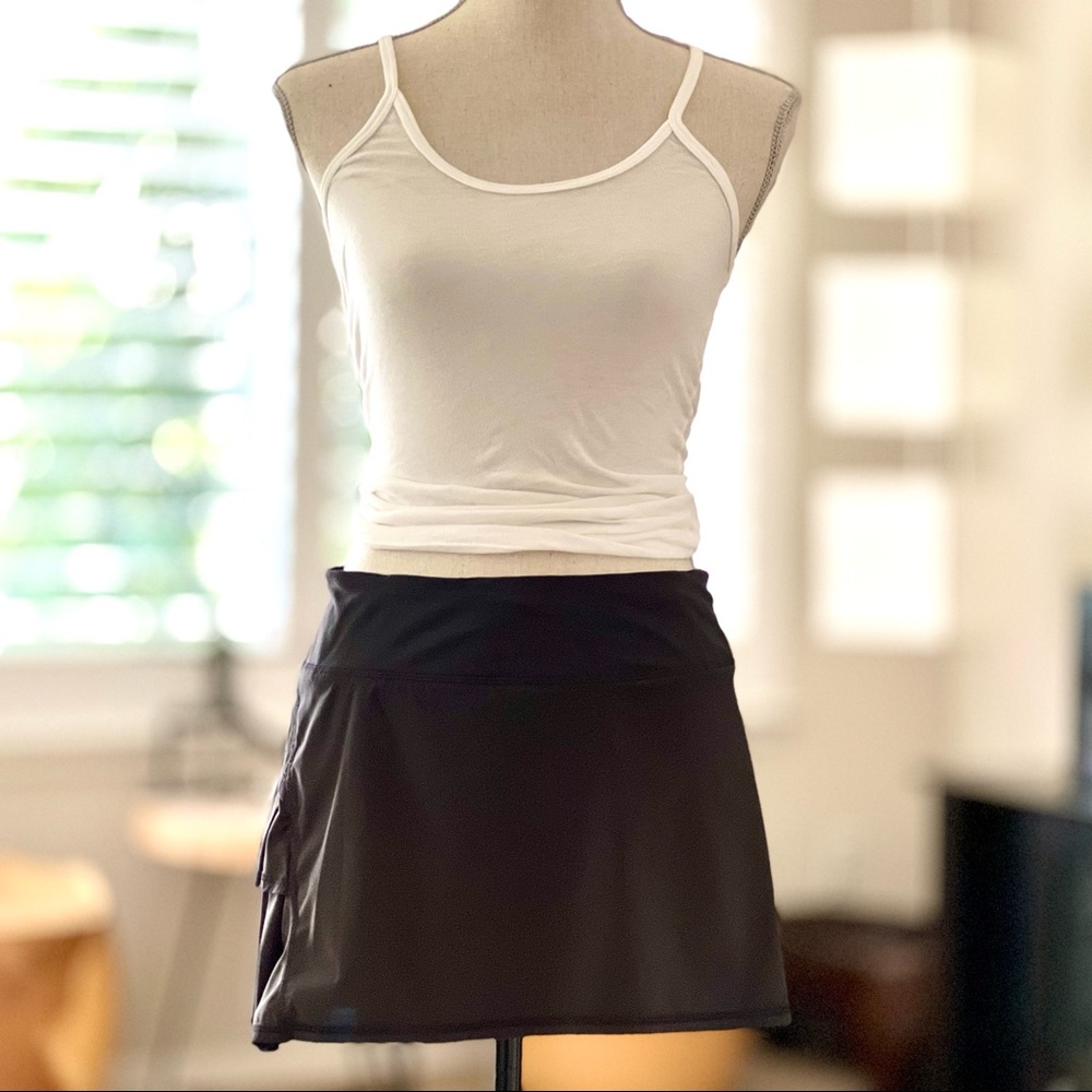 Lululemon Athletic Black Skirt, Size:6 Regular. Very Good Condition.